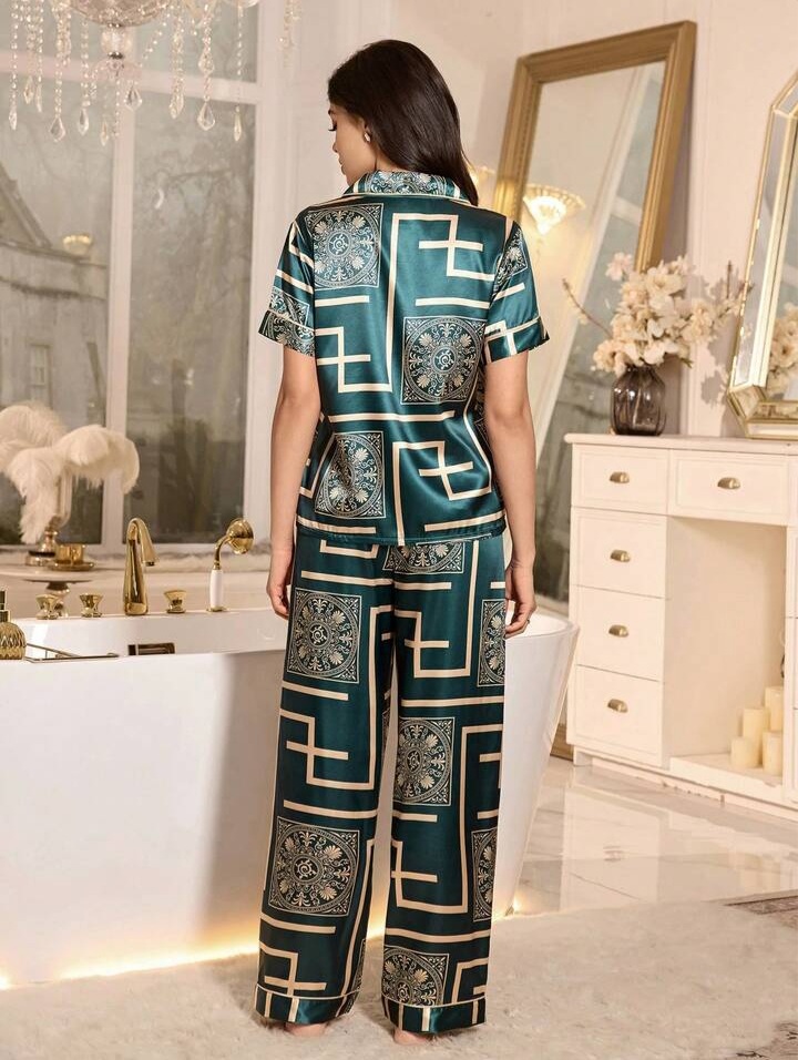 LuxeNights Womens Elegant Geomet Ric Totem Retro Print Faux Silk Carding